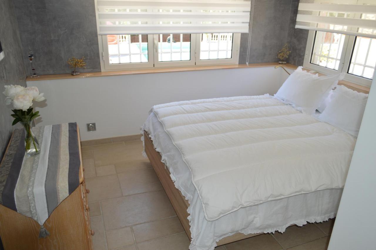 Villa Jalna Chambre, Suites Et Appartement Roquefort Les Pins Exteriér fotografie